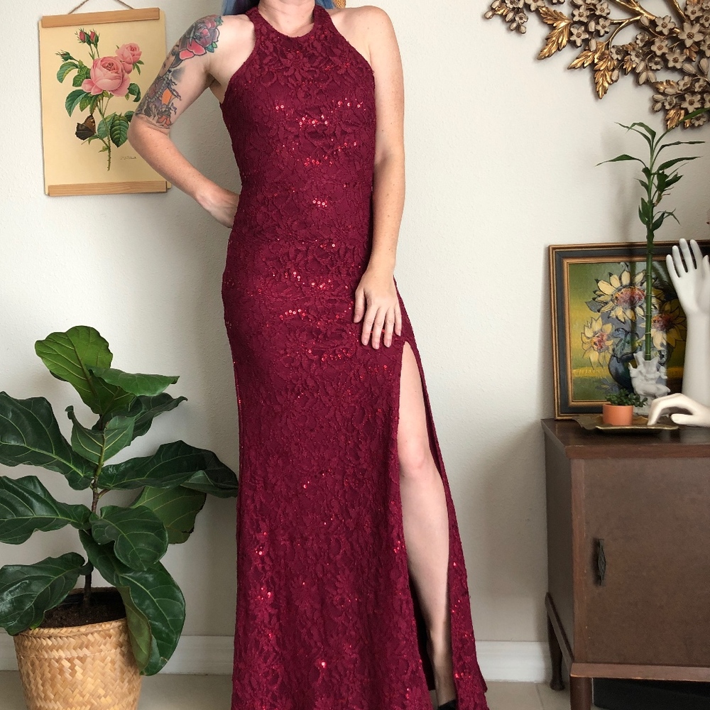 Jump Sequined Lace Backless Formal Gown
